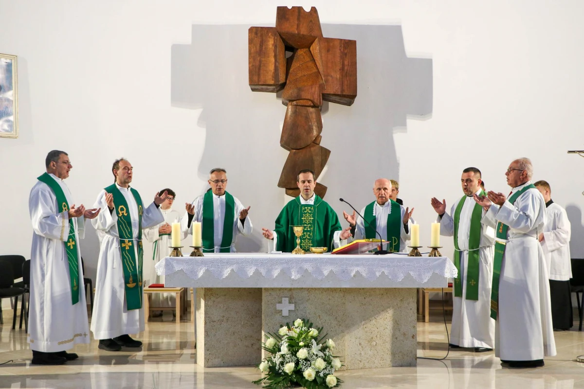 Započeli dekanatski susreti krizmanika i mladih u pripravi za SKHM2026.