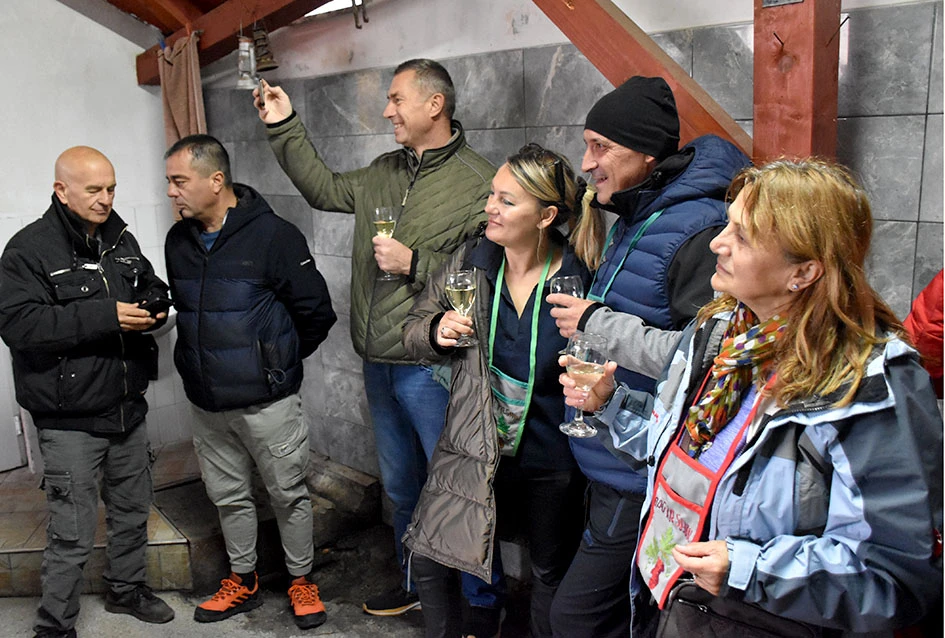 Od skromnog okupljanja do međunarodne fešte planinara i vinoljubaca - proslvavljeno jubilarno Martinje u obitelji Krsnik
