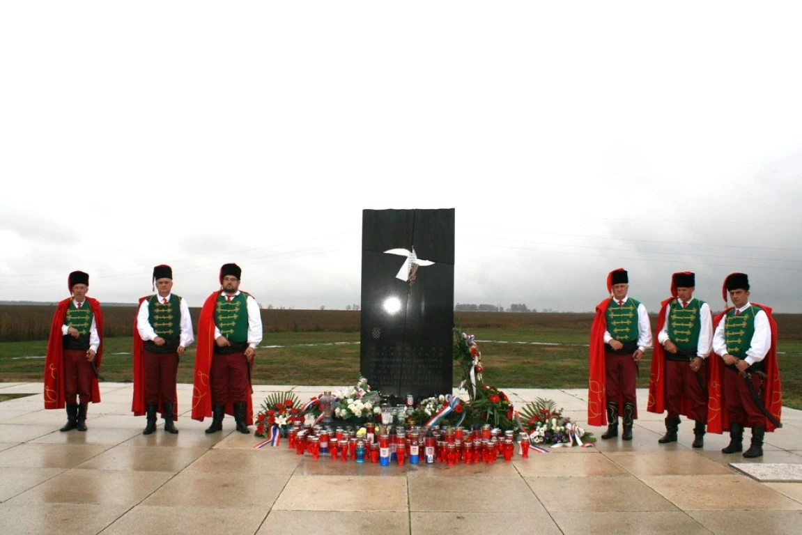 Postrojba Trenkovi panduri u posjetu Vukovaru