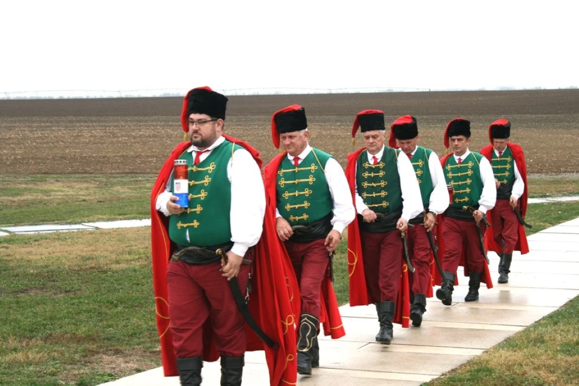 Postrojba Trenkovi panduri u posjetu Vukovaru