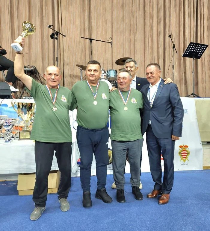 DRŽAVNE SPORTSKE IGRE UDVDR-A U DUBROVNIKU: Pleterničkom Ogranku zlatna medalja i pehar u belotu te naslov državnog prvaka