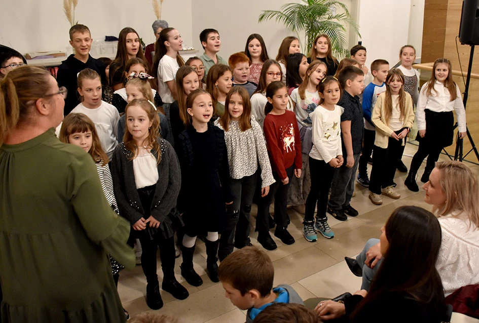 Promocija „Naše zimske pjesmoslikovnice“ u Gradskoj knjižnici Požega