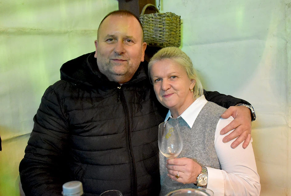 Požeška poduzetnica Ivanka Dodiković proslavila Martinje; Vlado Bauer predvodio obred, kumovi Franjo Lucić i Marinko Markota