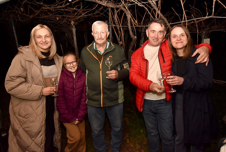 Požeška poduzetnica Ivanka Dodiković proslavila Martinje; Vlado Bauer predvodio obred, kumovi Franjo Lucić i Marinko Markota
