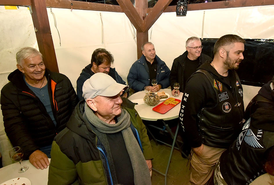 Požeška poduzetnica Ivanka Dodiković proslavila Martinje; Vlado Bauer predvodio obred, kumovi Franjo Lucić i Marinko Markota