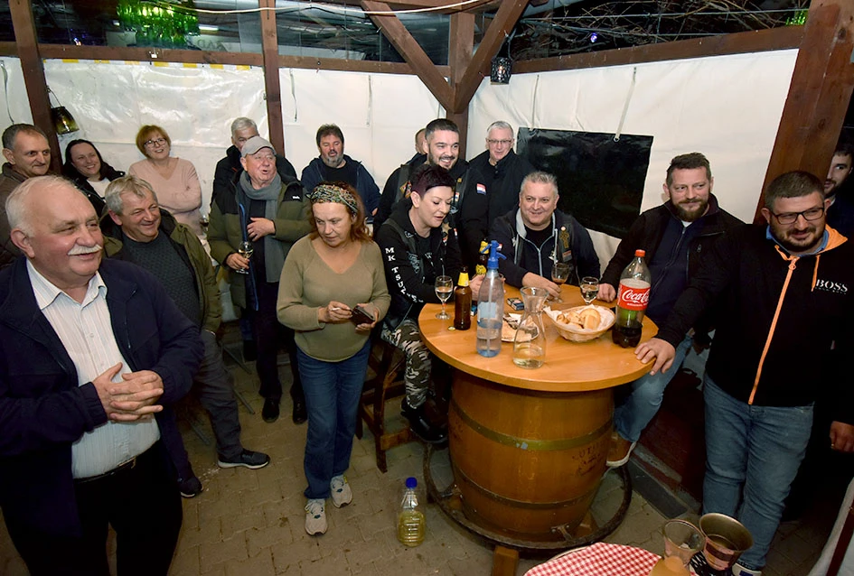 Požeška poduzetnica Ivanka Dodiković proslavila Martinje; Vlado Bauer predvodio obred, kumovi Franjo Lucić i Marinko Markota