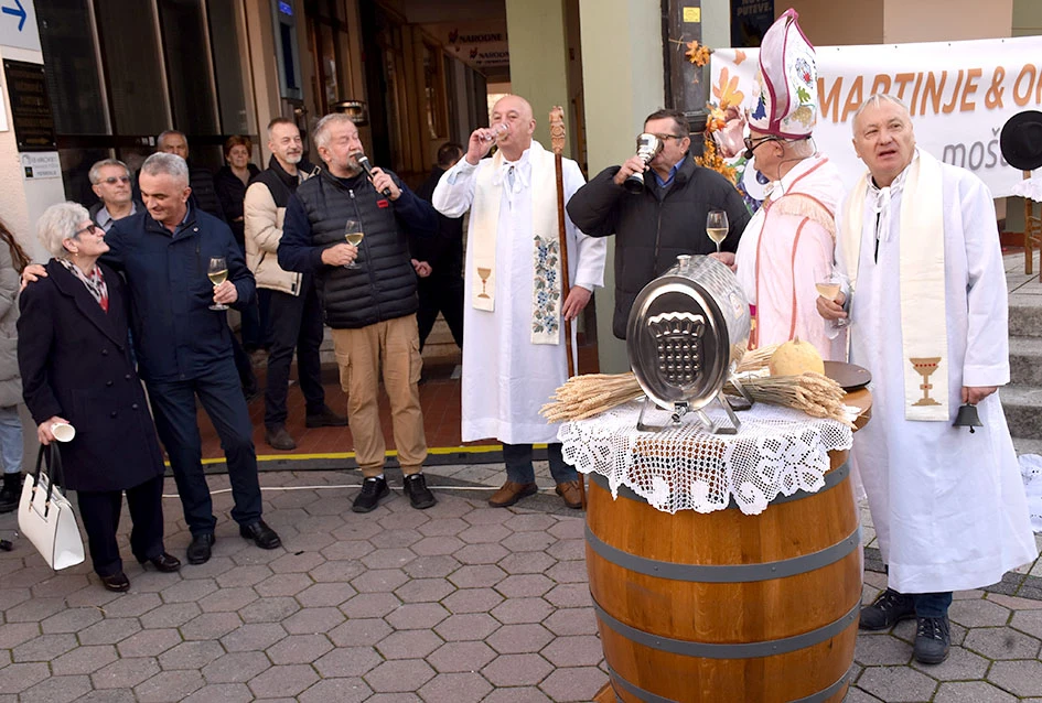 JESEN U POŽEGI: štandovi puni domaćih okusa i tradicionalno krštenje mošta