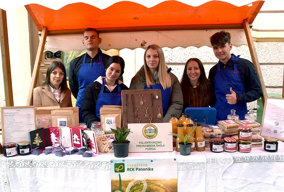 JESEN U POŽEGI: štandovi puni domaćih okusa i tradicionalno krštenje mošta