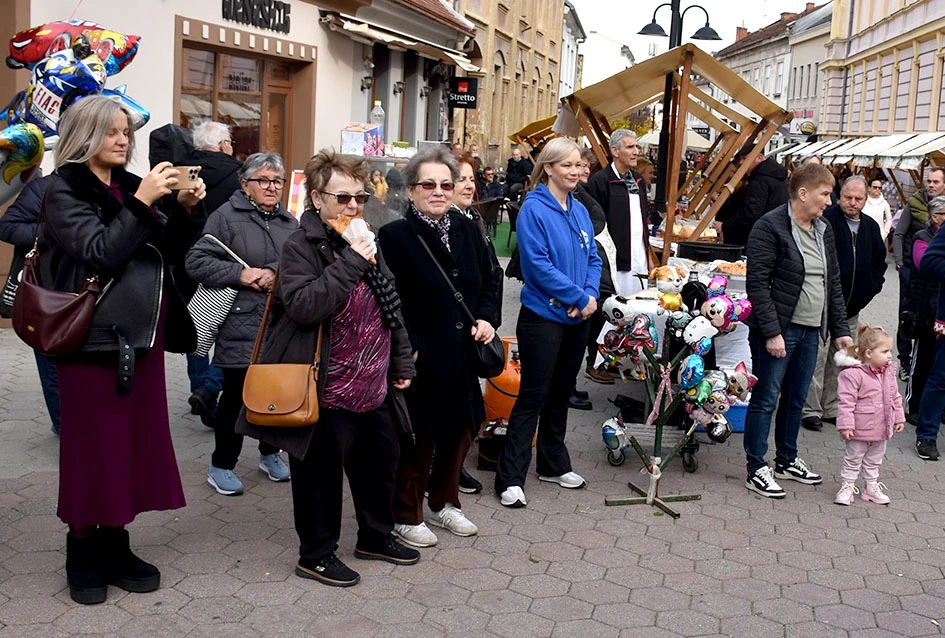 JESEN U POŽEGI: štandovi puni domaćih okusa i tradicionalno krštenje mošta