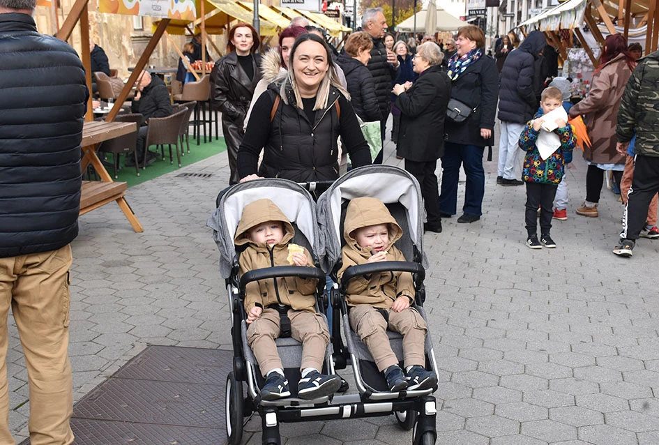 JESEN U POŽEGI: štandovi puni domaćih okusa i tradicionalno krštenje mošta