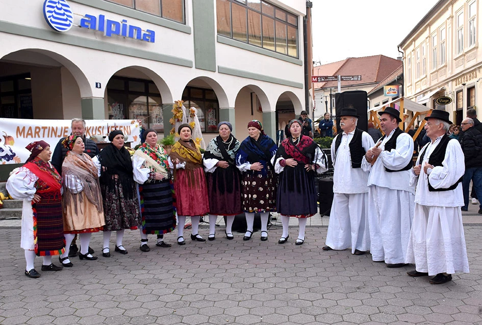 JESEN U POŽEGI: štandovi puni domaćih okusa i tradicionalno krštenje mošta