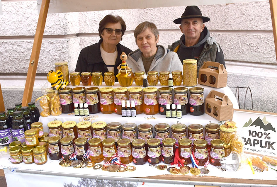 JESEN U POŽEGI: štandovi puni domaćih okusa i tradicionalno krštenje mošta