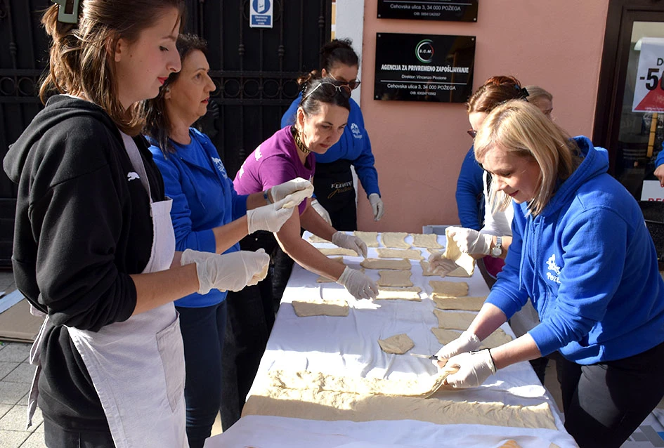 JESEN U POŽEGI: štandovi puni domaćih okusa i tradicionalno krštenje mošta