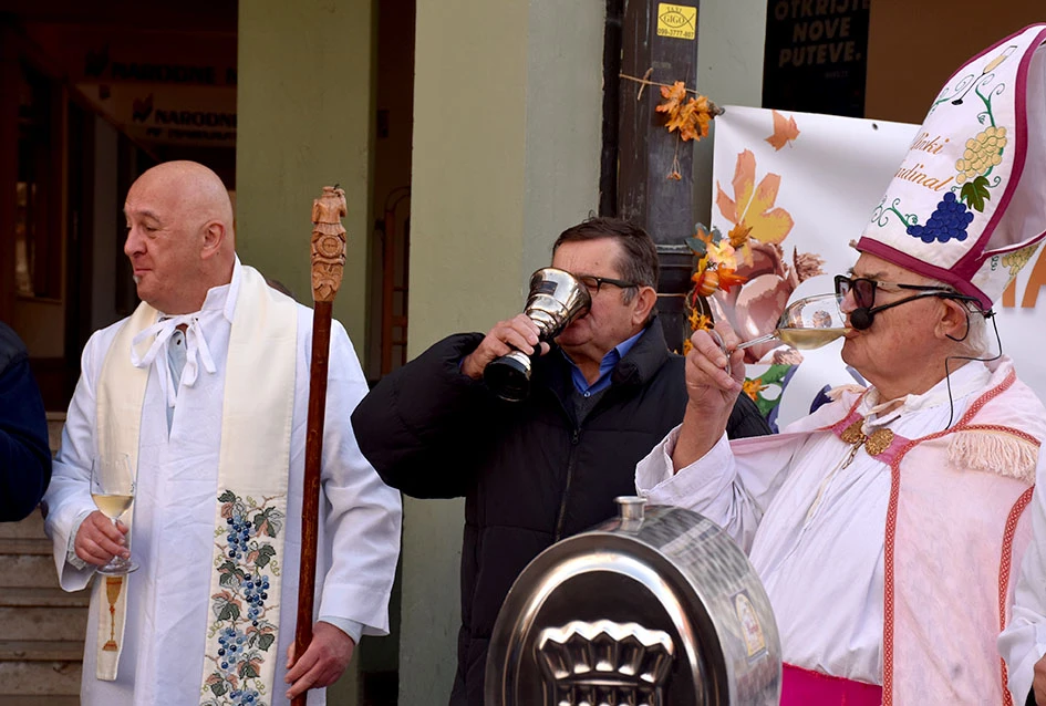 JESEN U POŽEGI: štandovi puni domaćih okusa i tradicionalno krštenje mošta