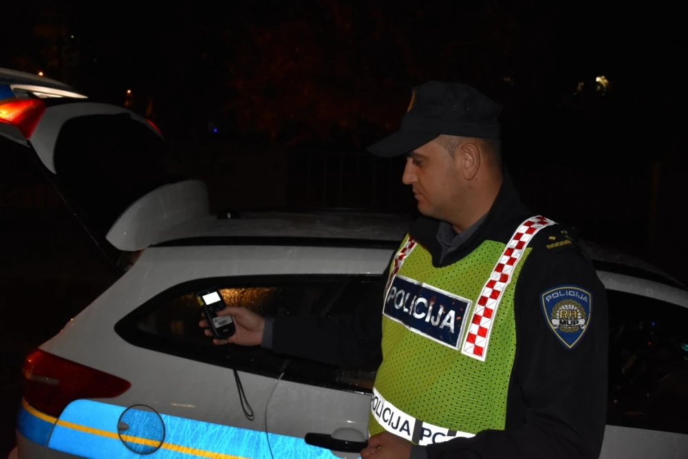 Zaustavljen 26-godišnjak koji je vozio pijan unatoč zabrani — prijetio nastavak divljanja cestom