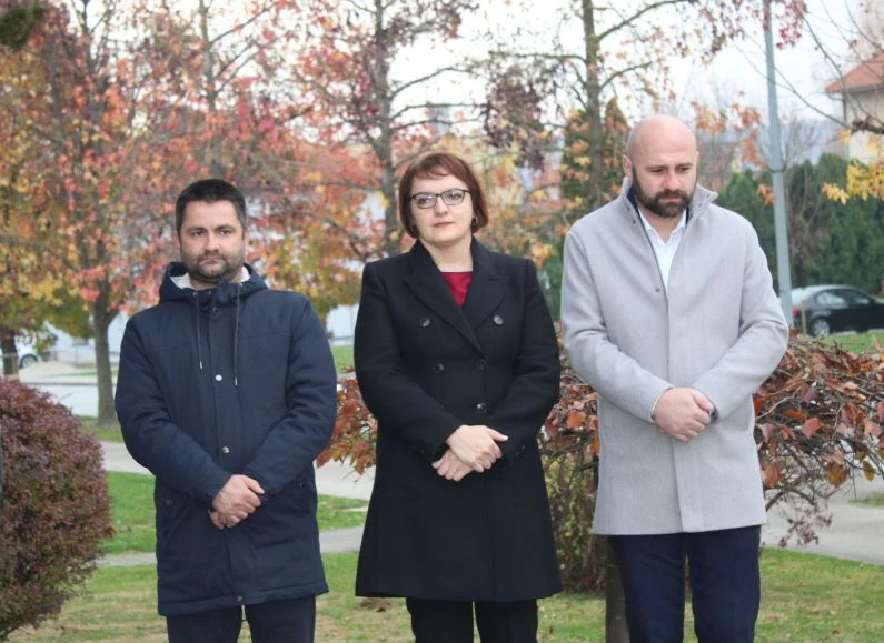 UZ DAN SJEĆANJA: U Pleternici polaganjem vijenaca i paljenjem svijeća odana počast poginulim braniteljima