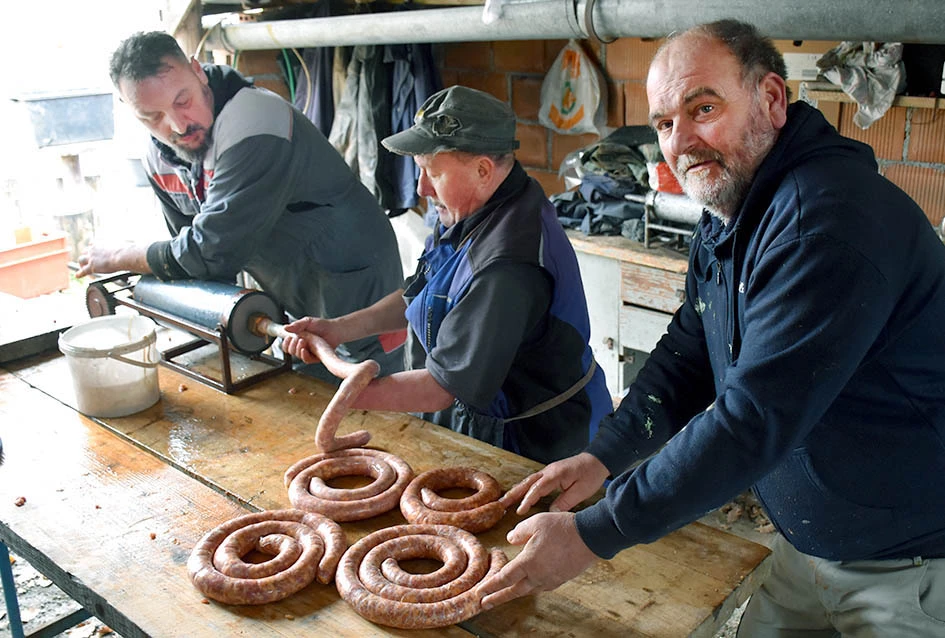 Požeški vinogradar Branko Smolić: Tradicionalno kolinje na Svetoj Jeleni uz pjesmu i mladu graševinu