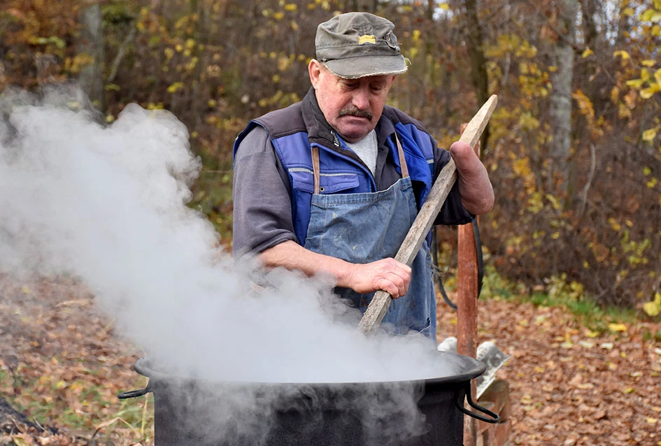 Požeški vinogradar Branko Smolić: Tradicionalno kolinje na Svetoj Jeleni uz pjesmu i mladu graševinu