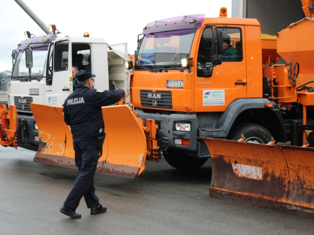Snijeg stiže u Požeštinu – Komunalac spreman