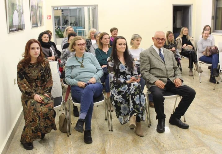 PLETERNICA: Predstavljena knjiga „Srce zvjerke“  Daliborke Carević Devernay iz Zagreba