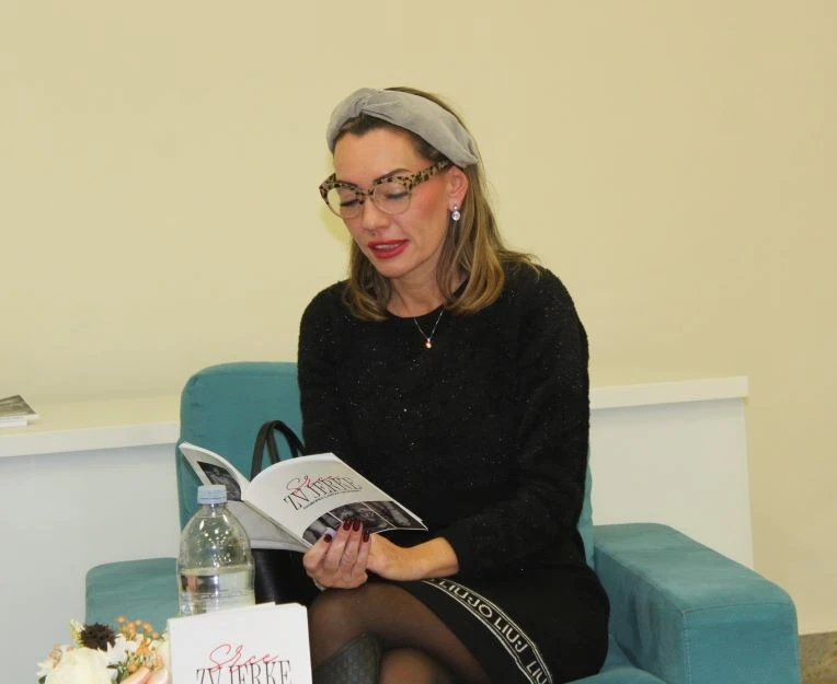 PLETERNICA: Predstavljena knjiga „Srce zvjerke“  Daliborke Carević Devernay iz Zagreba