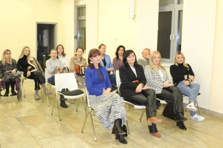 PLETERNICA: Predstavljena knjiga „Srce zvjerke“  Daliborke Carević Devernay iz Zagreba