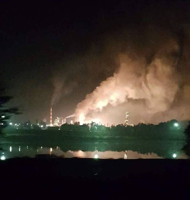 U Bosanskom Brodu gori rafinerija, eksplozija zatresla Slavonski Brod, ljudi su na ulicama...