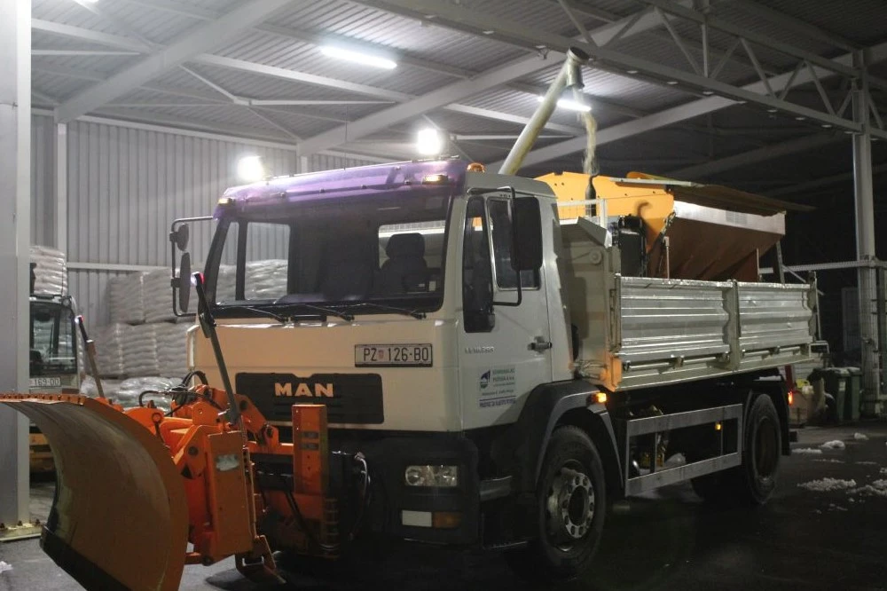 Snježni vikend iza nas: Komunalac Požega odradio posao bez zastoja