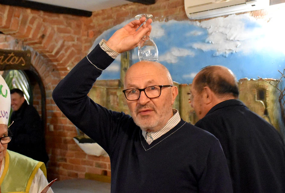 Kaptolčanin Ferdinanad Novak proslavio Martinje i prvi rođendan unučice Marte