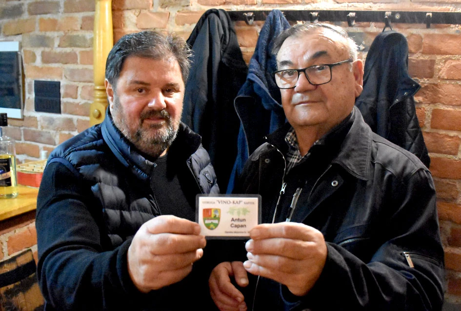 Kaptolčanin Ferdinanad Novak proslavio Martinje i prvi rođendan unučice Marte