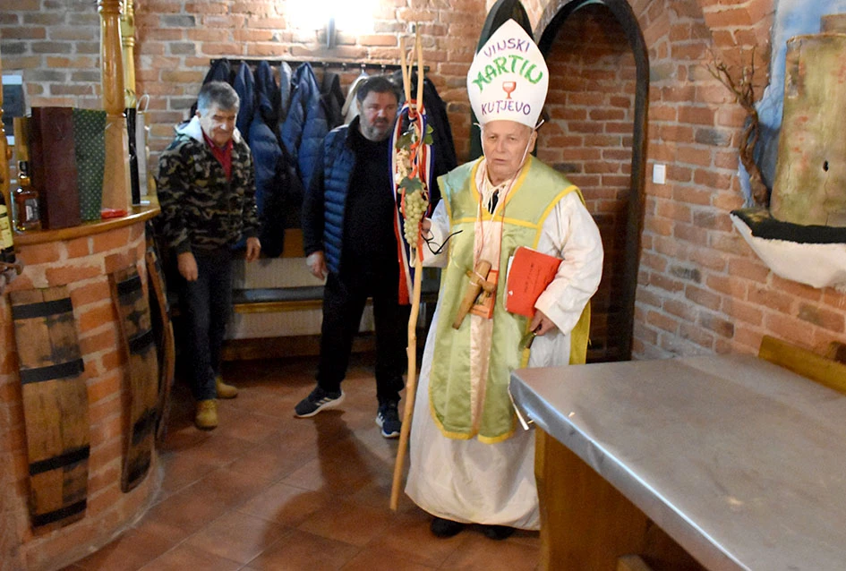 Kaptolčanin Ferdinanad Novak proslavio Martinje i prvi rođendan unučice Marte
