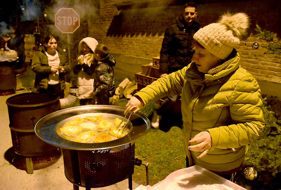 Prvi ’Advent u Vilić selu’ oduševio mještane i goste, Radošić: ’Ovo može biti dobar primjer i drugim malim sredinama’