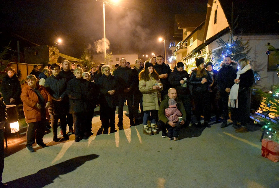 Prvi ’Advent u Vilić selu’ oduševio mještane i goste, Radošić: ’Ovo može biti dobar primjer i drugim malim sredinama’