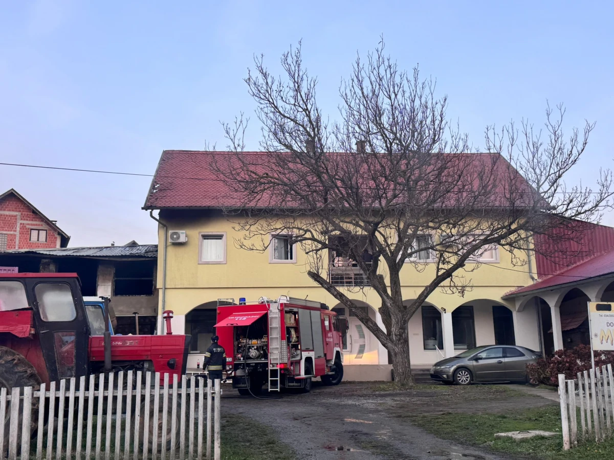 Vatra progutala garažu, vozilo, motor... u Kutjevu, velika šteta, vatrogasci spriječili katastrofu