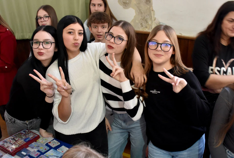 Čarolija zajedništva: Kempfovci još jednom oduševili blagdanskom izložbom „Prilika za sve“