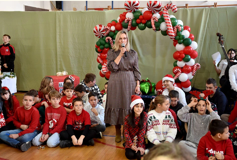 Čarolija zajedništva: Kempfovci još jednom oduševili blagdanskom izložbom „Prilika za sve“