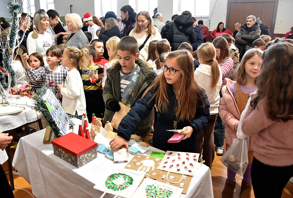 Čarolija zajedništva: Kempfovci još jednom oduševili blagdanskom izložbom „Prilika za sve“