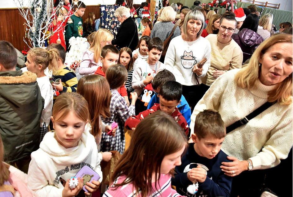 Čarolija zajedništva: Kempfovci još jednom oduševili blagdanskom izložbom „Prilika za sve“