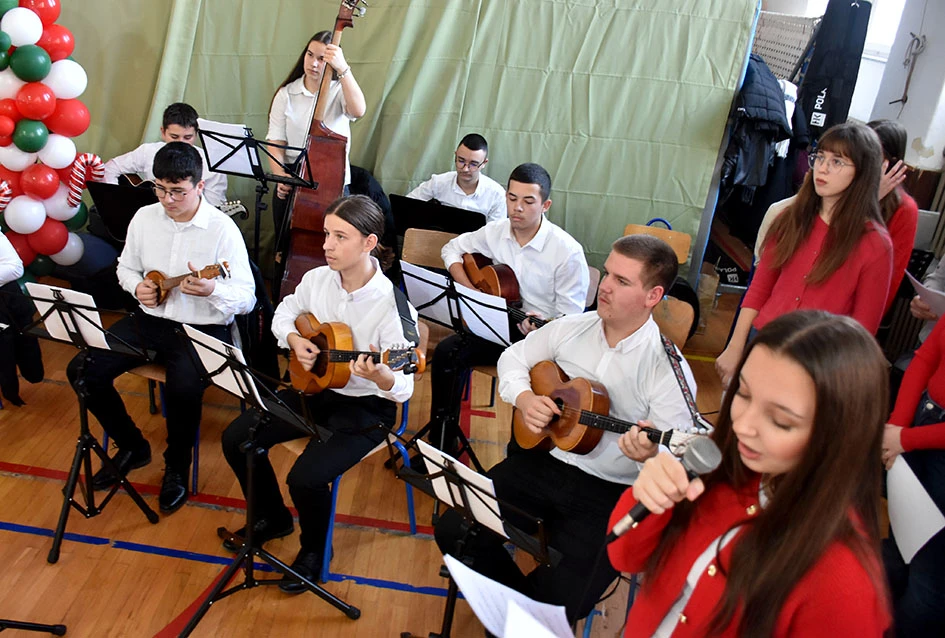 Čarolija zajedništva: Kempfovci još jednom oduševili blagdanskom izložbom „Prilika za sve“