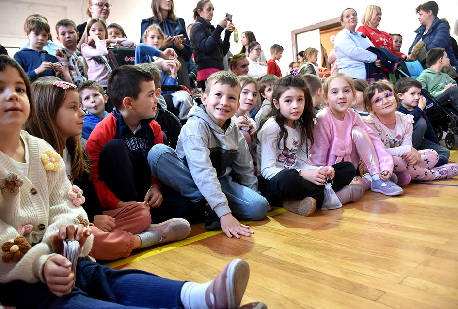 Čarolija zajedništva: Kempfovci još jednom oduševili blagdanskom izložbom „Prilika za sve“