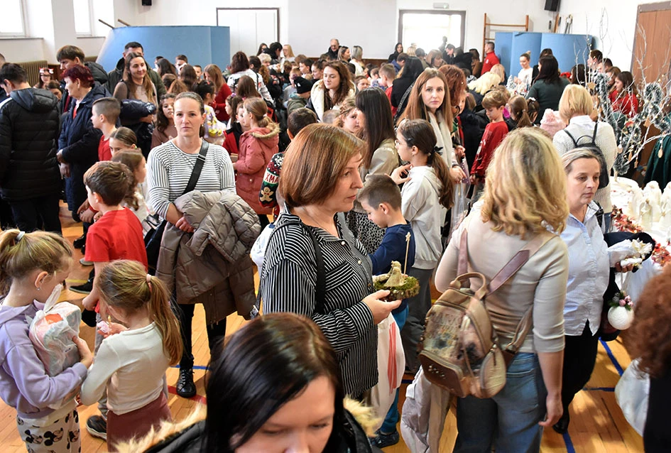 Čarolija zajedništva: Kempfovci još jednom oduševili blagdanskom izložbom „Prilika za sve“