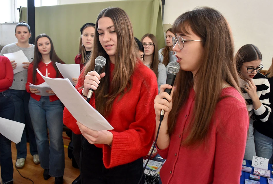 Čarolija zajedništva: Kempfovci još jednom oduševili blagdanskom izložbom „Prilika za sve“