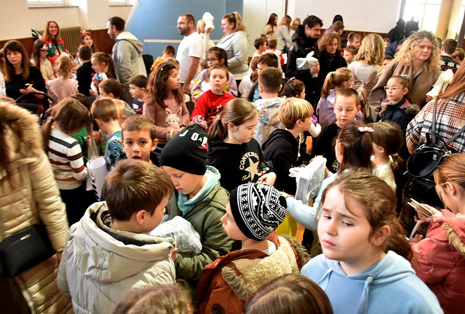 Čarolija zajedništva: Kempfovci još jednom oduševili blagdanskom izložbom „Prilika za sve“