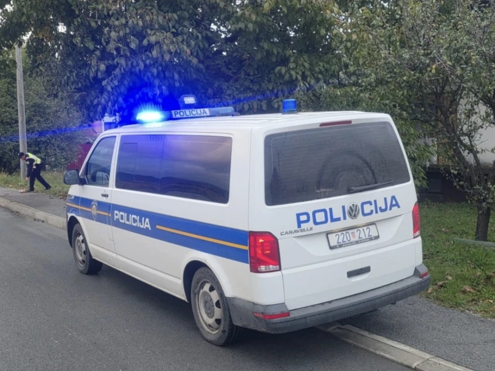 Teško alkoholizirani vozač automobilom udario u kuću u Gradcu, policija izrekla stroge mjere