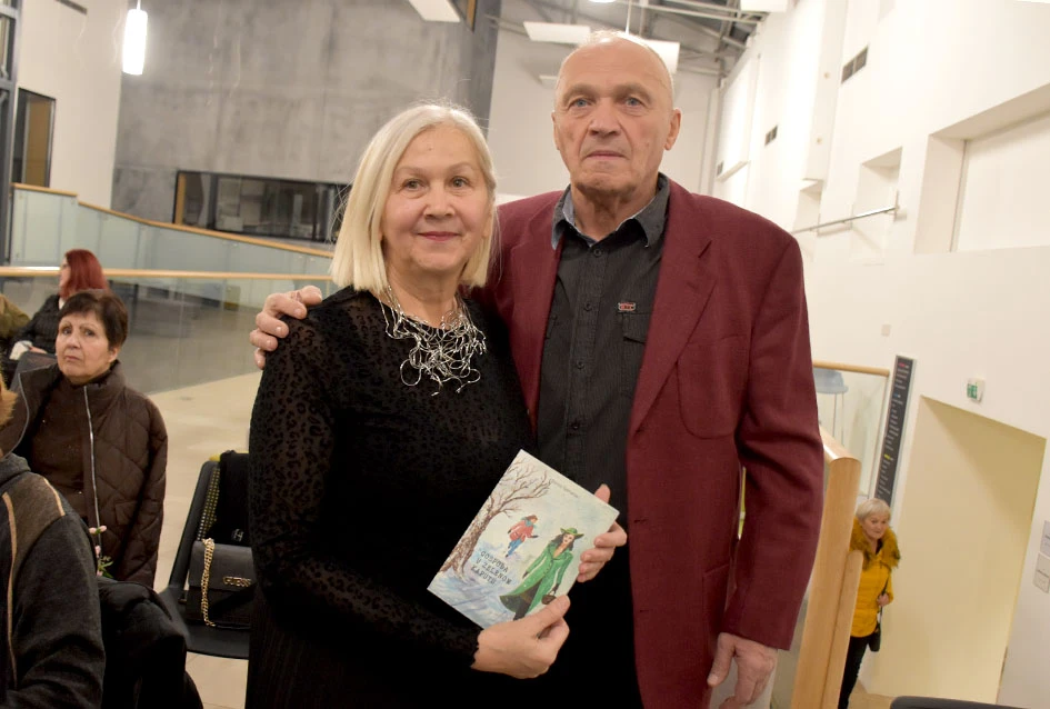 Poezija i makrame Slavice Šperande oduševili posjetitelje Gradske knjižnice Požega