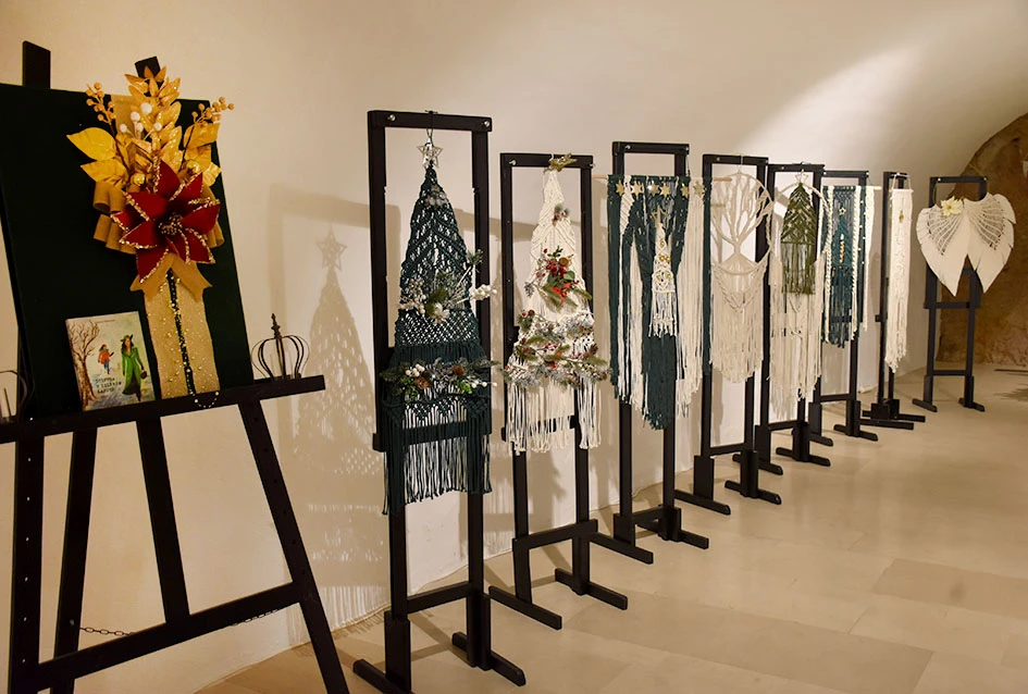 Poezija i makrame Slavice Šperande oduševili posjetitelje Gradske knjižnice Požega