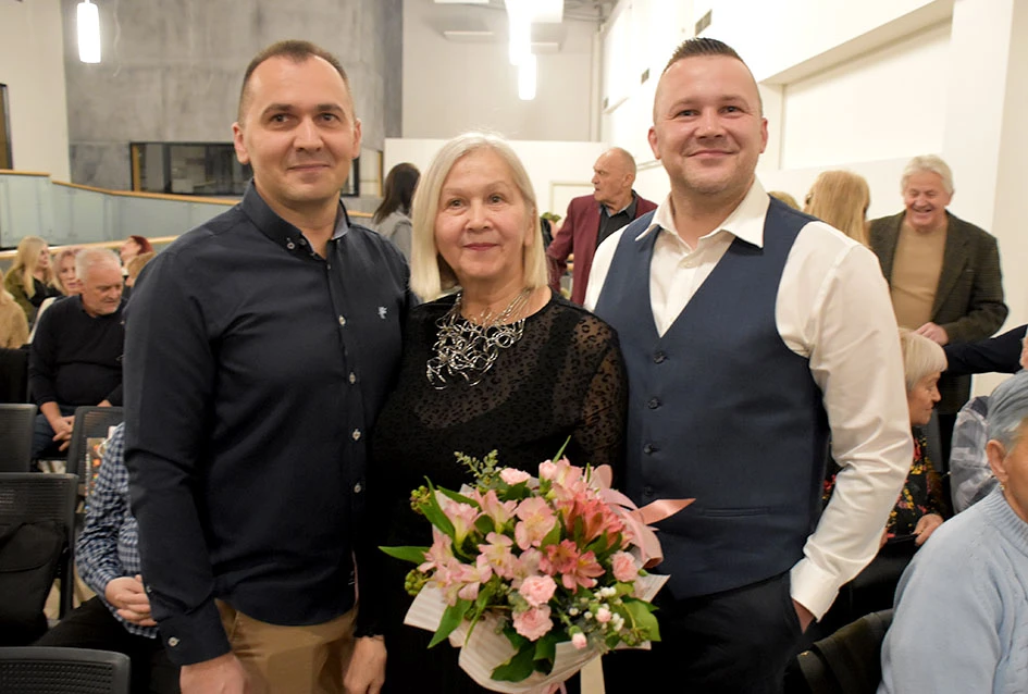 Poezija i makrame Slavice Šperande oduševili posjetitelje Gradske knjižnice Požega