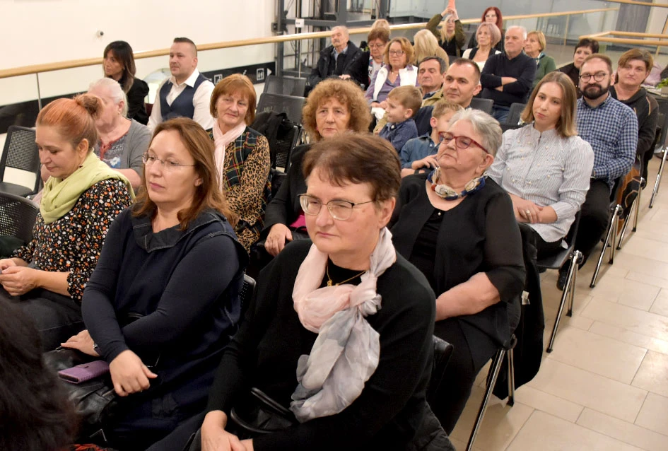 Poezija i makrame Slavice Šperande oduševili posjetitelje Gradske knjižnice Požega