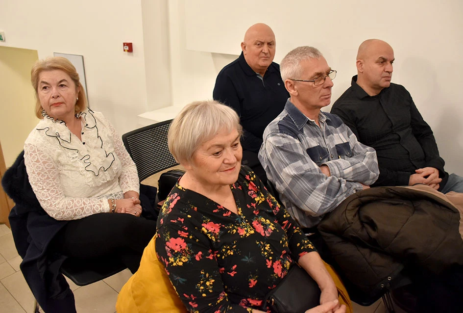 Poezija i makrame Slavice Šperande oduševili posjetitelje Gradske knjižnice Požega