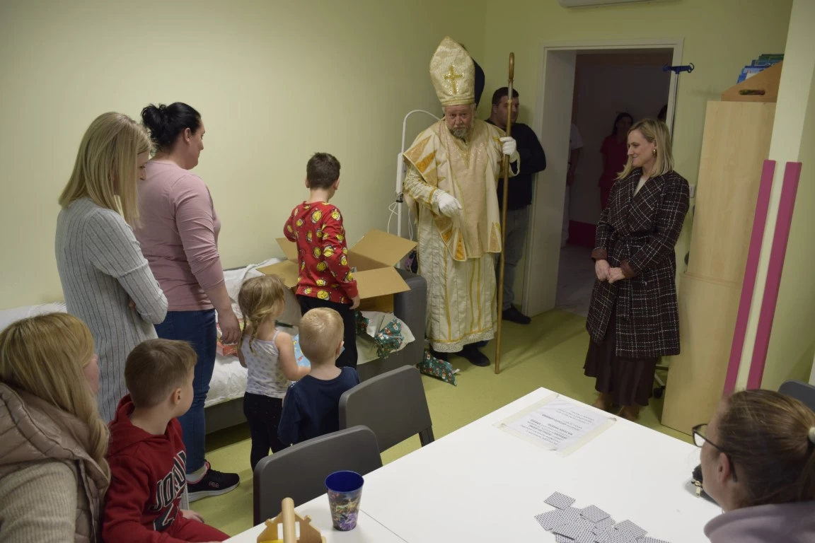 Toplina koja grije dušu: Sveti Nikola donio radost najmlađima u Požegi